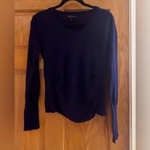 Takeout vneck navy blue sweater large